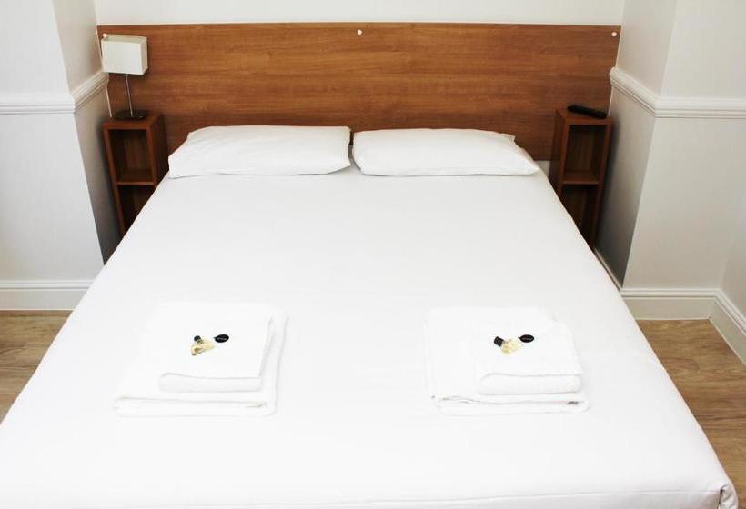 פנסיון Brentwood Guest House