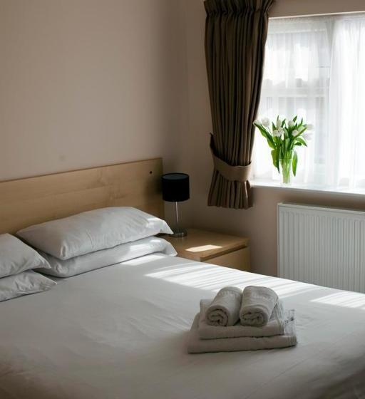 פנסיון Brentwood Guest House