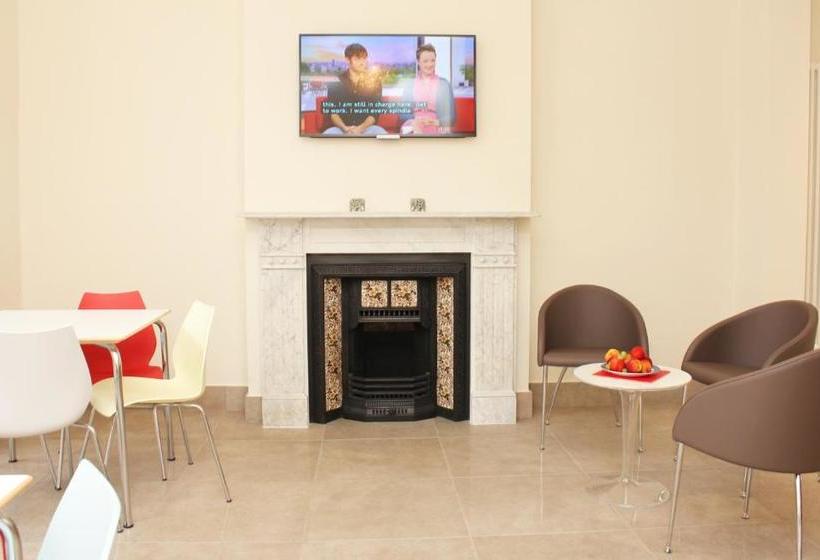 פנסיון Brentwood Guest House