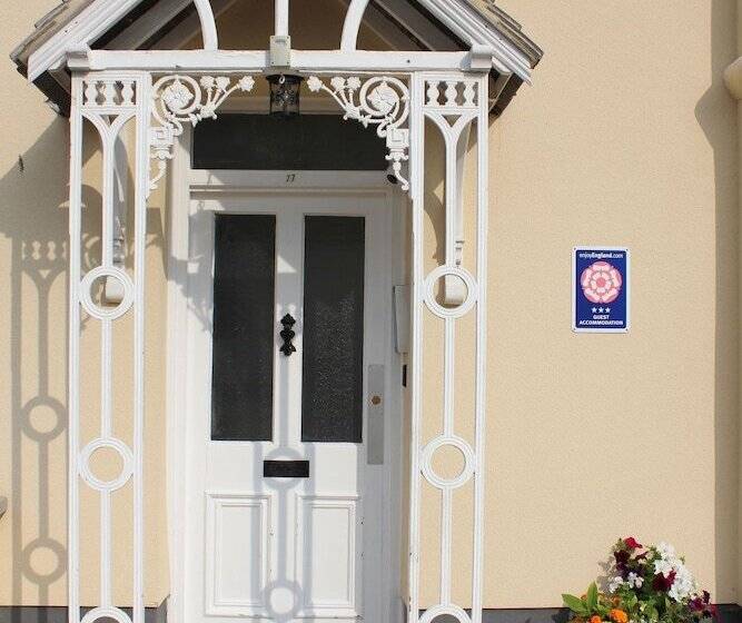 פנסיון Brentwood Guest House