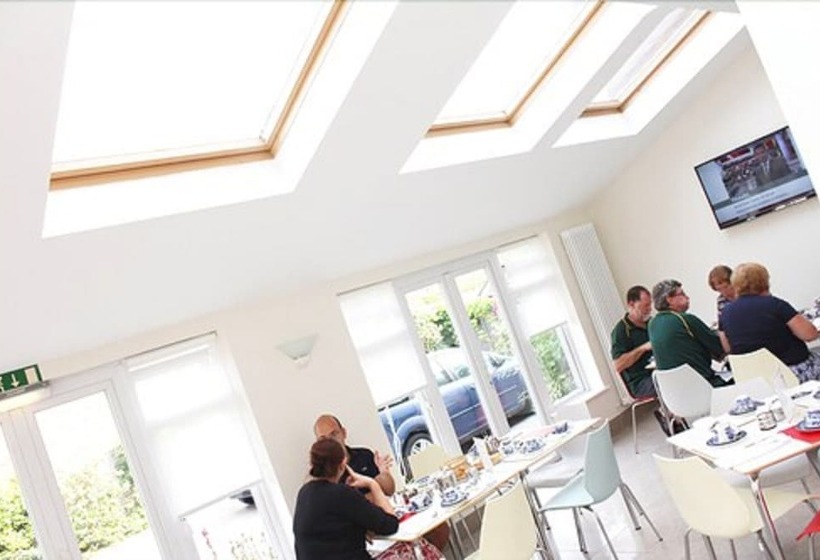 פנסיון Brentwood Guest House