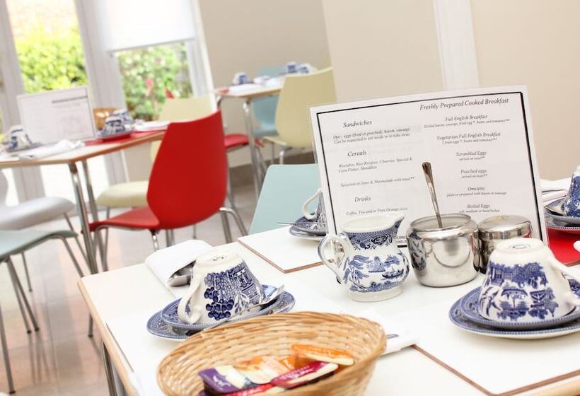 פנסיון Brentwood Guest House