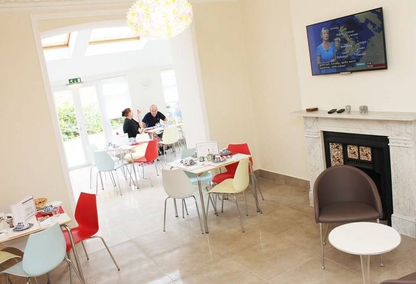 פנסיון Brentwood Guest House