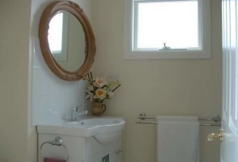 פנסיון Huonville Guesthouse