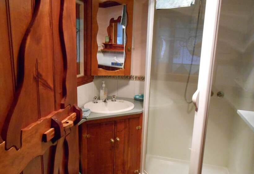 Tidelines Of Bicheno