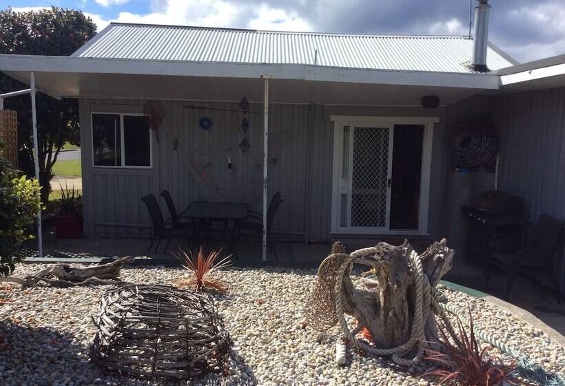 Tidelines Of Bicheno