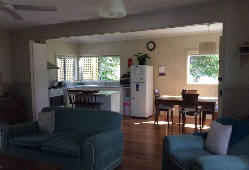 Tidelines Of Bicheno