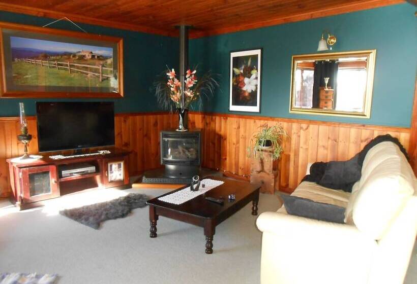 Tidelines Of Bicheno