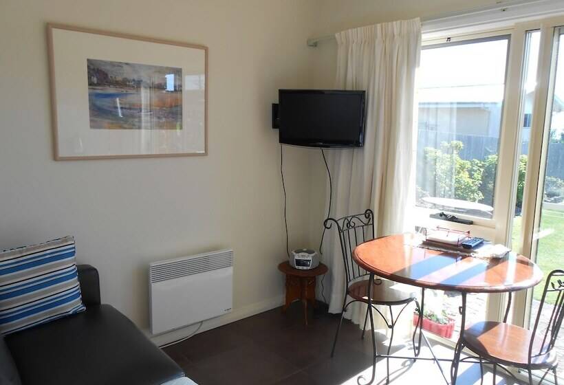 Tidelines Of Bicheno