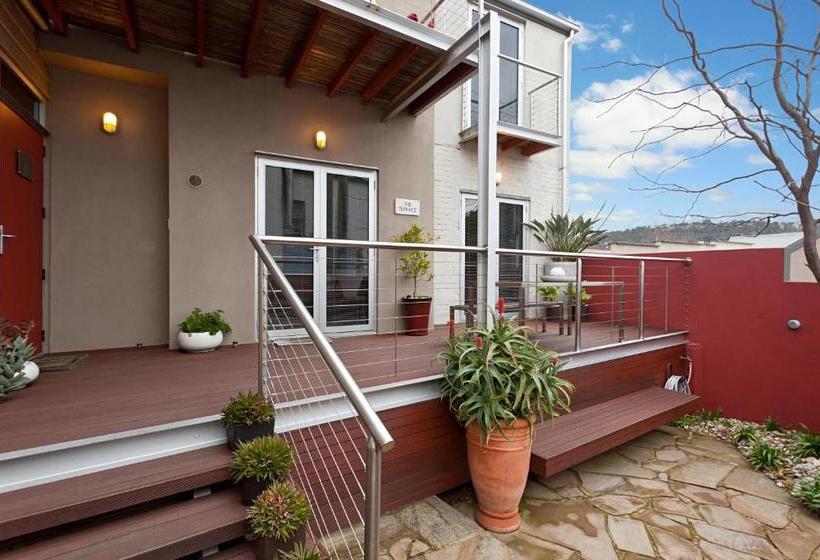 Twofourtwo Boutique Apartments