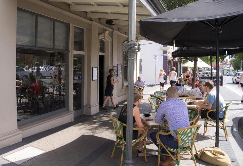 Twofourtwo Boutique Apartments