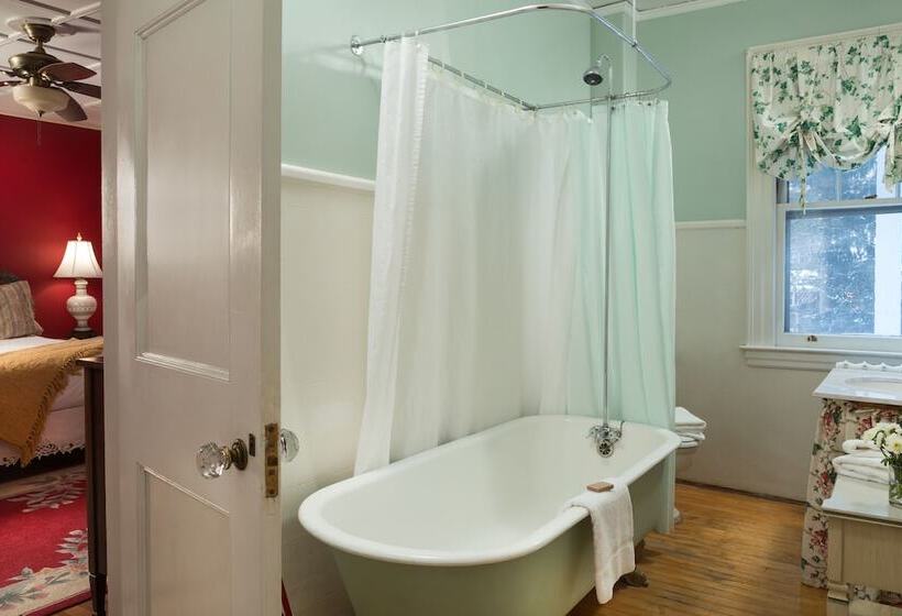 تختخواب و صبحانه Hampton Terrace Inn