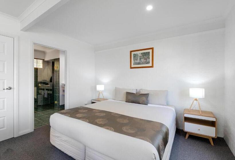 تختخواب و صبحانه Hideaway On George