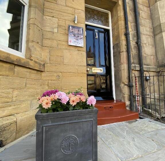 تختخواب و صبحانه Tate House