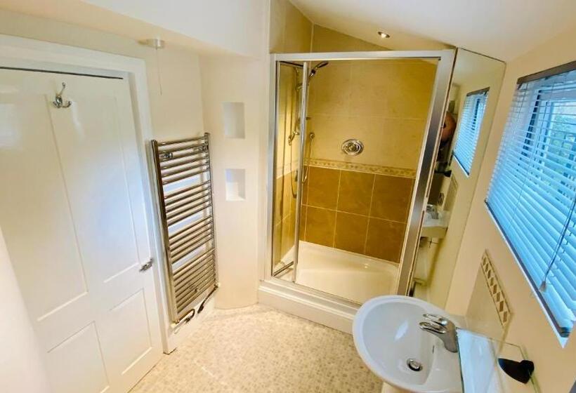 تختخواب و صبحانه Tate House