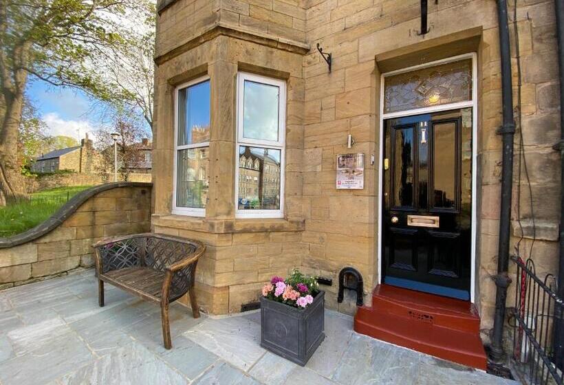 تختخواب و صبحانه Tate House