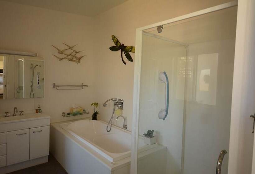 Emaroo Cottages Broken Hill