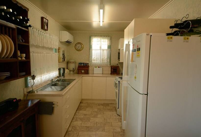 Emaroo Cottages Broken Hill