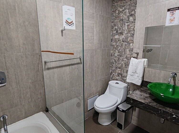 مسافرخانه Serra Nova