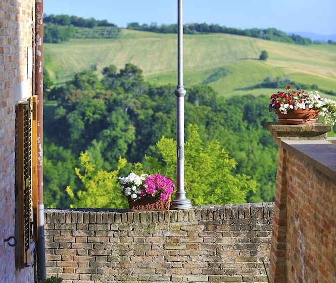 בית מלון כפרי Albergo Diffuso Borgo Montemaggiore