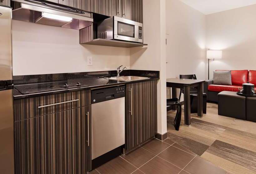 בית מלון כפרי Best Western Plus Airport Inn & Suites