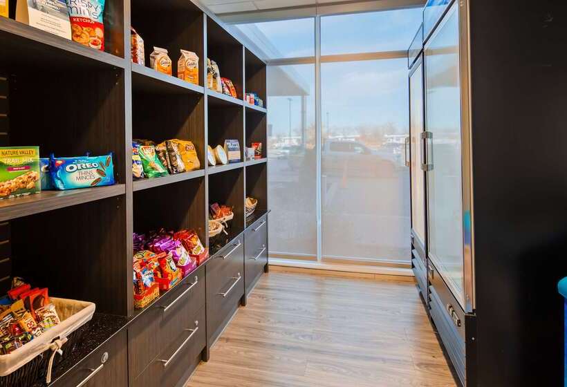 בית מלון כפרי Best Western Plus Airport Inn & Suites