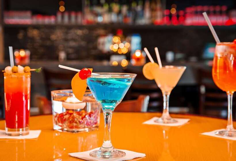 בית מלון כפרי Best Western Plus Airport Inn & Suites