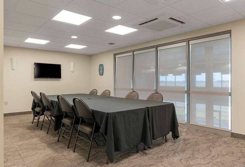 בית מלון כפרי Best Western Plus Airport Inn & Suites