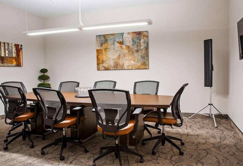 בית מלון כפרי Best Western Plus Airport Inn & Suites