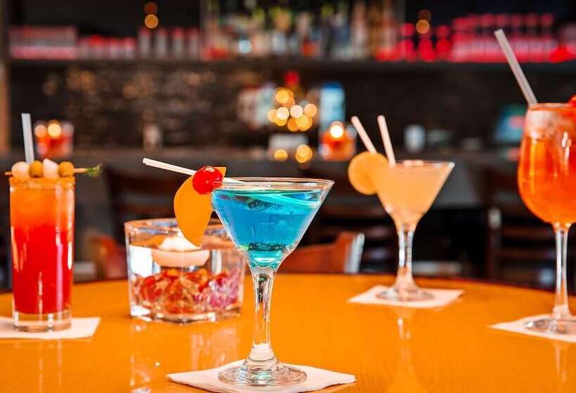 בית מלון כפרי Best Western Plus Airport Inn & Suites