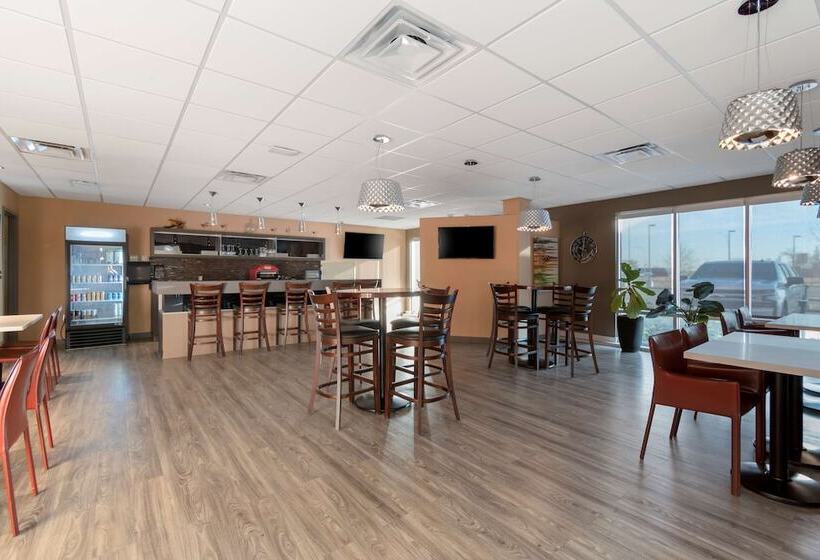 בית מלון כפרי Best Western Plus Airport Inn & Suites