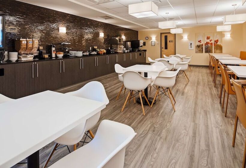 בית מלון כפרי Best Western Plus Airport Inn & Suites