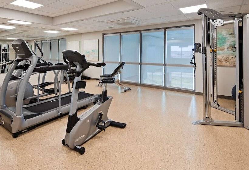 בית מלון כפרי Best Western Plus Airport Inn & Suites