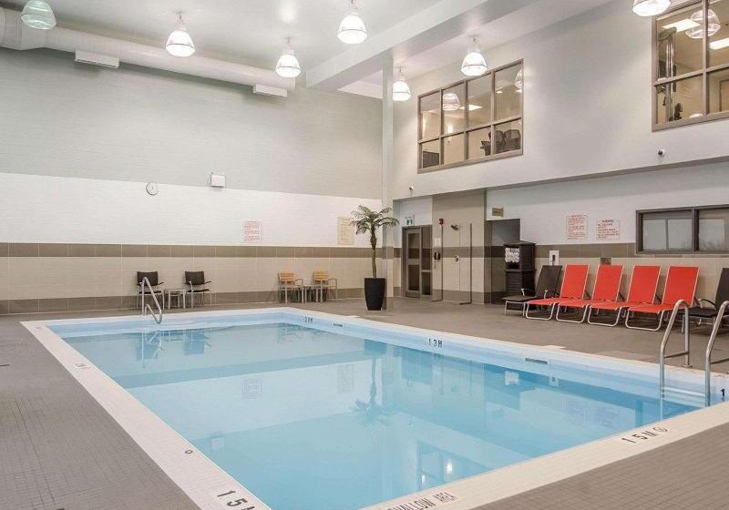 בית מלון כפרי Best Western Plus Airport Inn & Suites