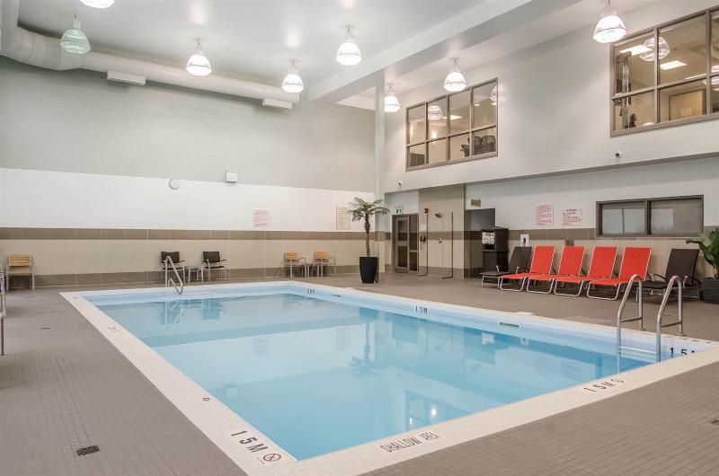 Отель Best Western Plus Airport Inn & Suites