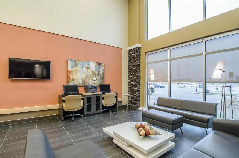 בית מלון כפרי Best Western Plus Airport Inn & Suites