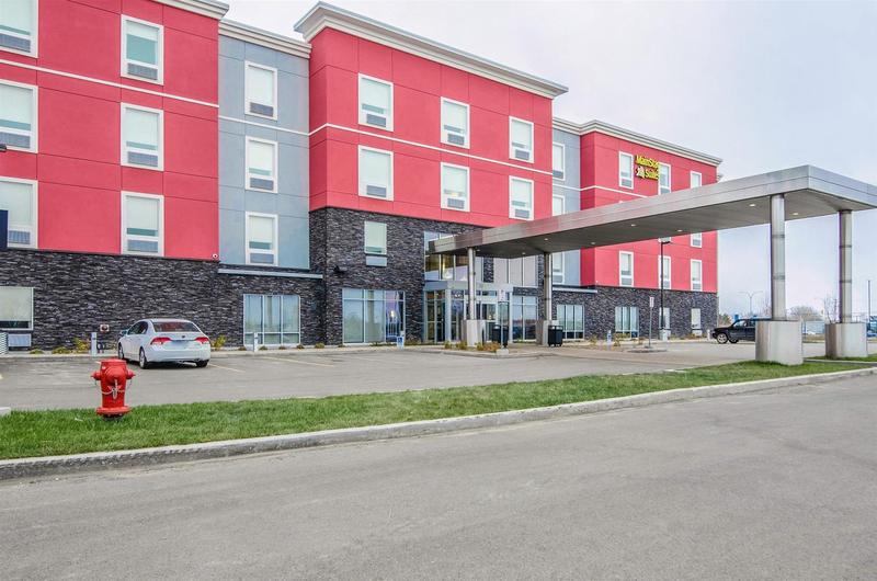 בית מלון כפרי Best Western Plus Airport Inn & Suites