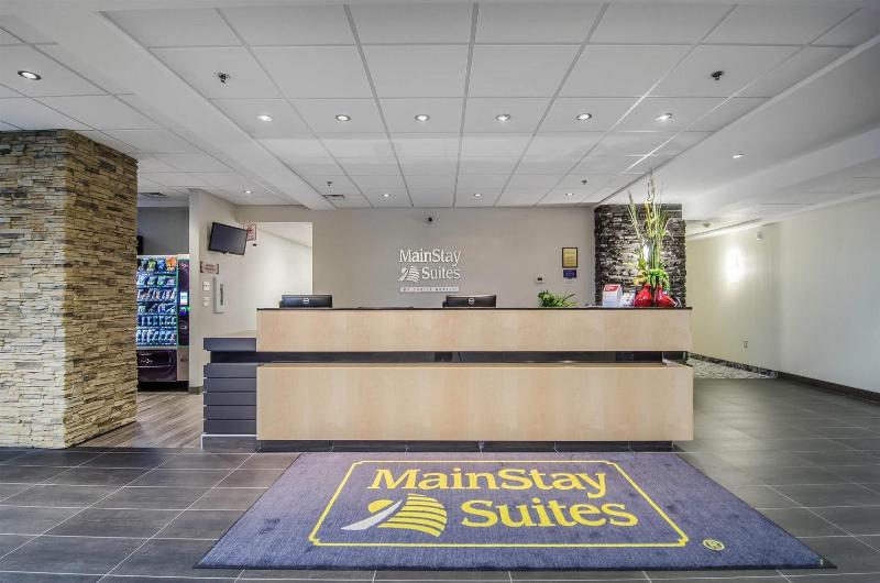 בית מלון כפרי Best Western Plus Airport Inn & Suites