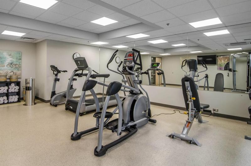 בית מלון כפרי Best Western Plus Airport Inn & Suites