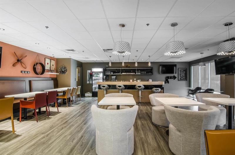 בית מלון כפרי Best Western Plus Airport Inn & Suites