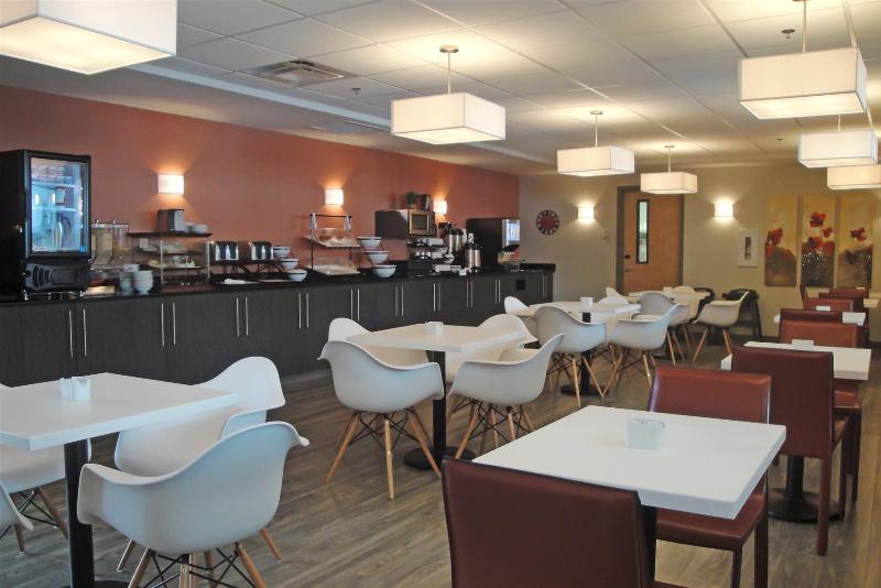 Отель Best Western Plus Airport Inn & Suites