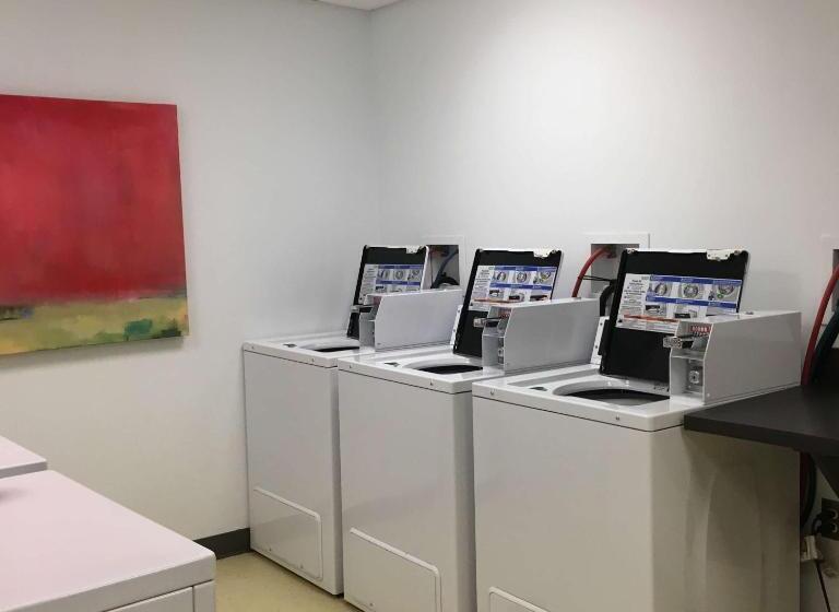 בית מלון כפרי Best Western Plus Airport Inn & Suites