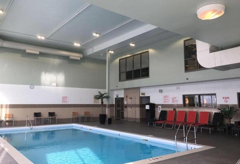 בית מלון כפרי Best Western Plus Airport Inn & Suites