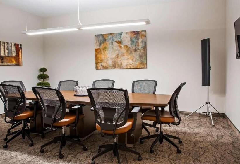 בית מלון כפרי Best Western Plus Airport Inn & Suites