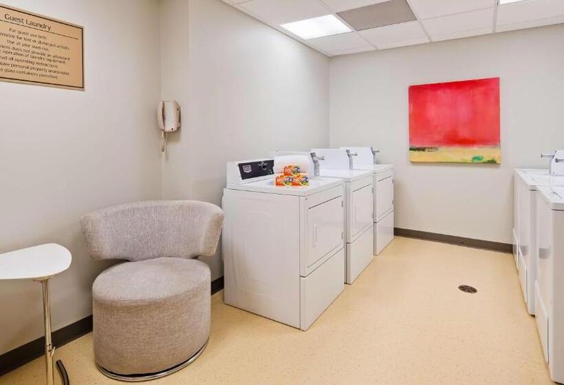 בית מלון כפרי Best Western Plus Airport Inn & Suites