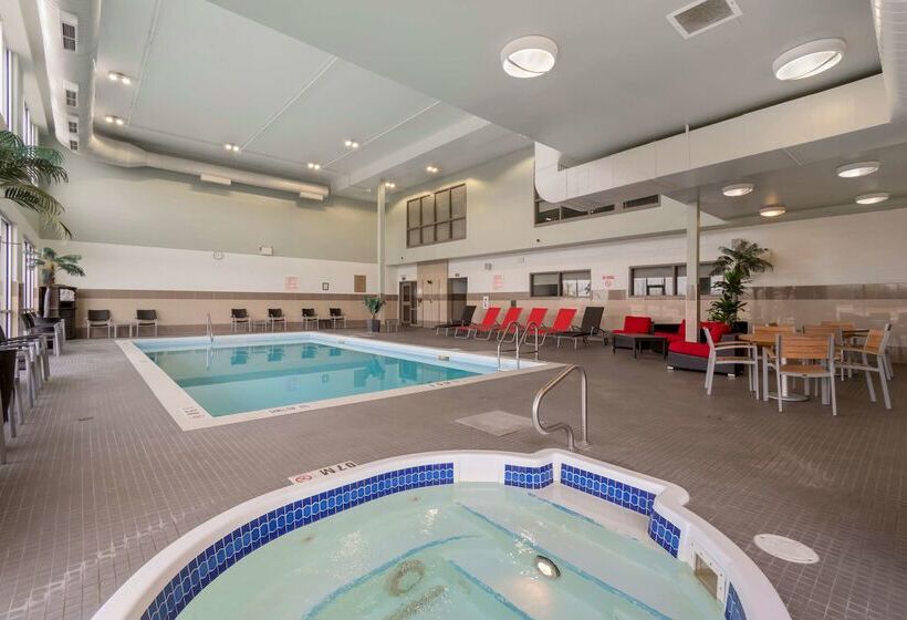 בית מלון כפרי Best Western Plus Airport Inn & Suites