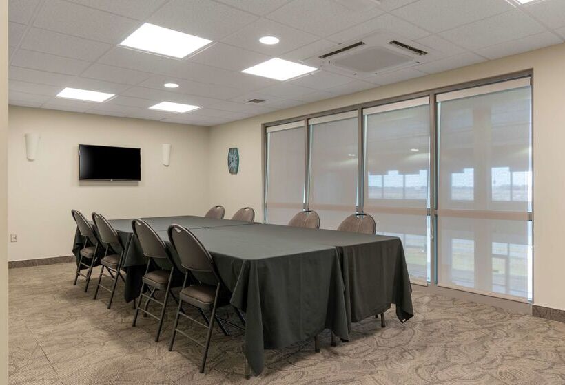 בית מלון כפרי Best Western Plus Airport Inn & Suites