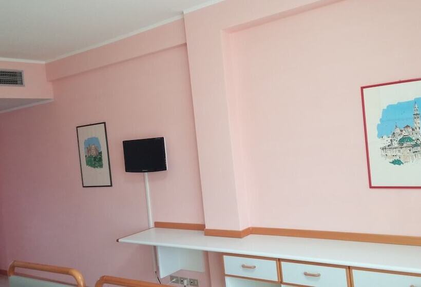 هتل Centro Di Soggiorno Il Belvedere