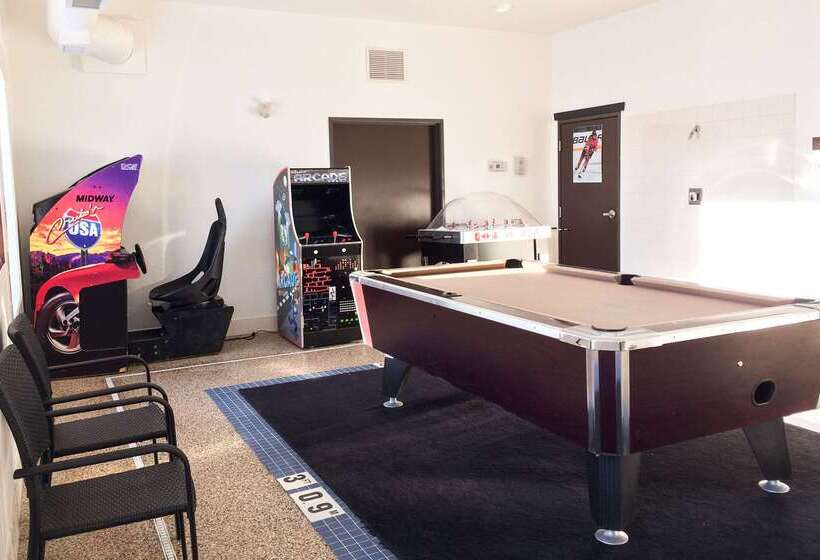 בית מלון כפרי The Kanata Bonnyville