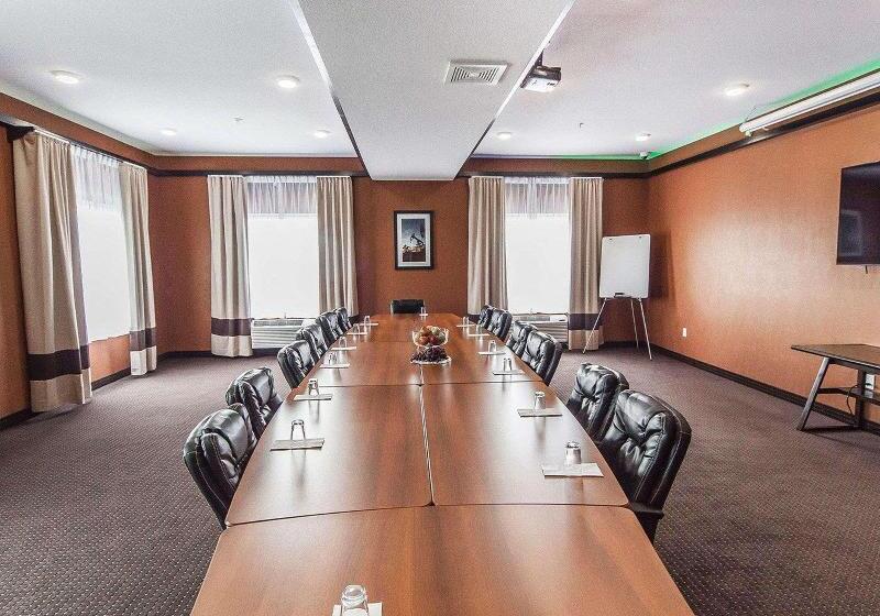 בית מלון כפרי The Kanata Bonnyville